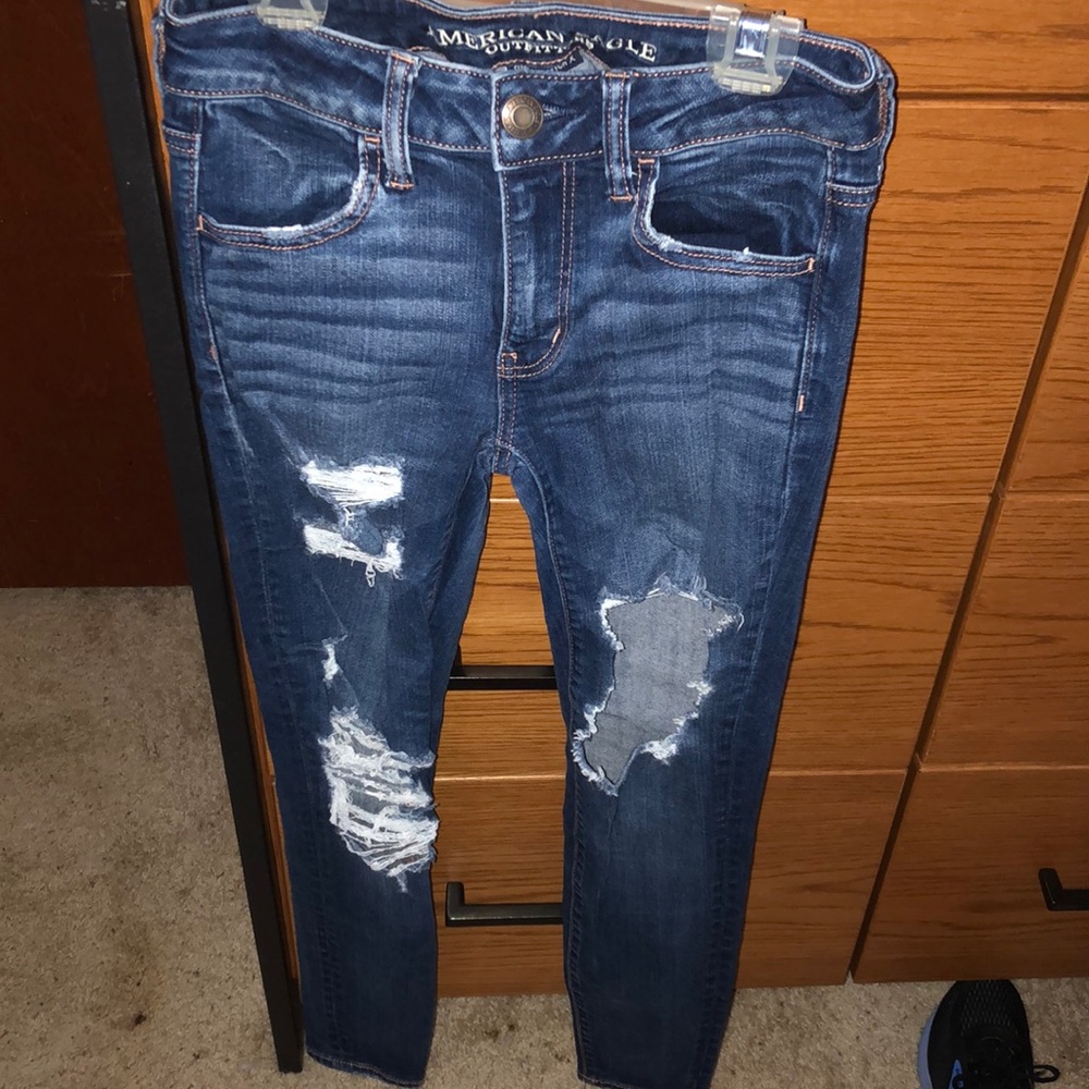 Skinny jeans w/ rips